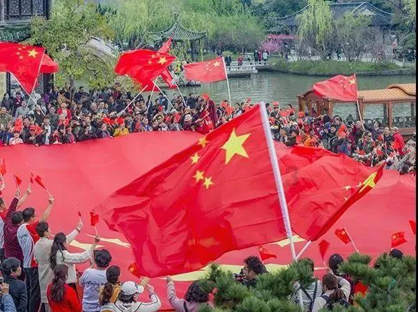 装满即走高效 志愿服务暖心